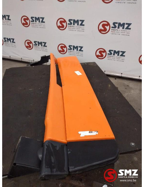 Iveco Occ cabinespoiler links Iveco - Aerodynamics/ Spoiler for Truck: picture 2 Iveco Occ cabinespoiler links Iveco - Aerodynamics/ Spoiler for Truck: picture 2