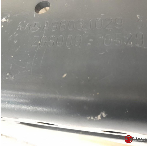 Mercedes-Benz Occ montagebeugels rechts Mercedes - Frame/ Chassis for Truck: picture 3 Mercedes-Benz Occ montagebeugels rechts Mercedes - Frame/ Chassis for Truck: picture 3