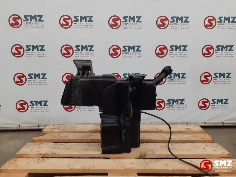 Mercedes-Benz Occ ruitensproeierreservoir Mercedes - Wiper for Truck: picture 1 Mercedes-Benz Occ ruitensproeierreservoir Mercedes - Wiper for Truck: picture 1