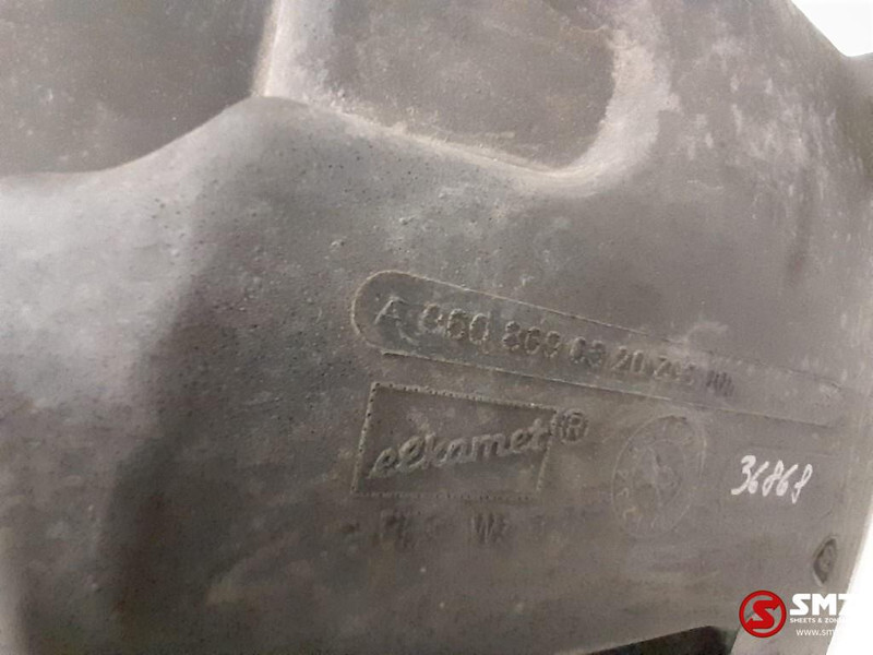 Mercedes-Benz Occ ruitensproeiervloeistoftank + waterpomp Merced - Wiper for Truck: picture 4 Mercedes-Benz Occ ruitensproeiervloeistoftank + waterpomp Merced - Wiper for Truck: picture 4