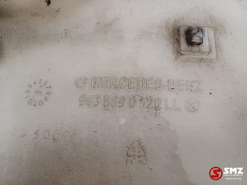 Mercedes-Benz Occ ruitenwissersproeierreservoir Mercedes - Wiper for Truck: picture 4 Mercedes-Benz Occ ruitenwissersproeierreservoir Mercedes - Wiper for Truck: picture 4