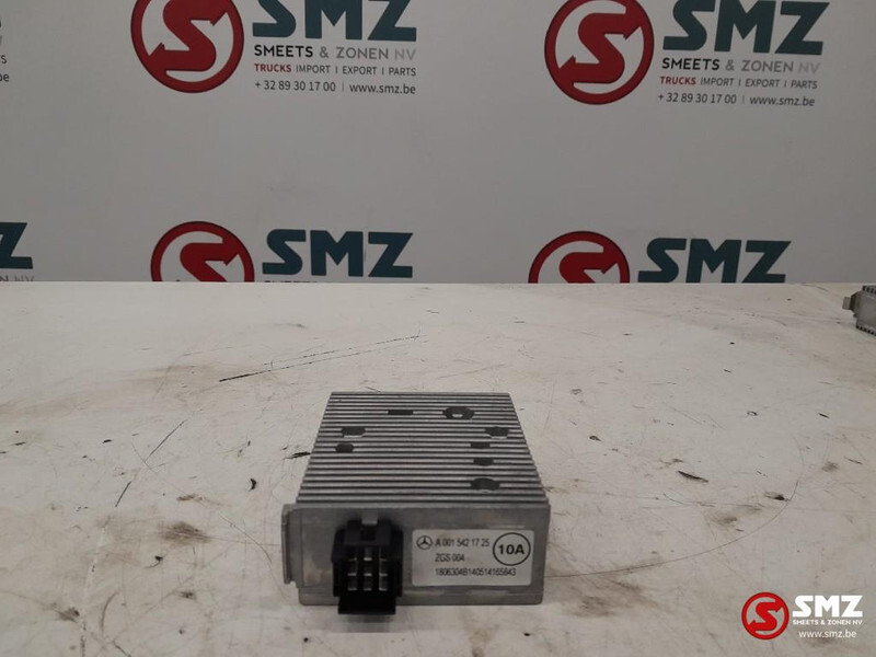 Mercedes-Benz Occ spanningsregeleenheid Mercedes Actros MP4 A001 - ECU for Truck: picture 1 Mercedes-Benz Occ spanningsregeleenheid Mercedes Actros MP4 A001 - ECU for Truck: picture 1
