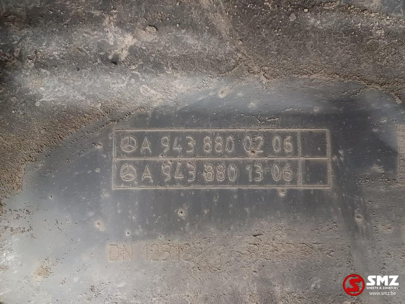 Mercedes-Benz Occ spatbord + spatbordbeugel Econic rechtsachtera - Body and exterior for Truck: picture 5 Mercedes-Benz Occ spatbord + spatbordbeugel Econic rechtsachtera - Body and exterior for Truck: picture 5