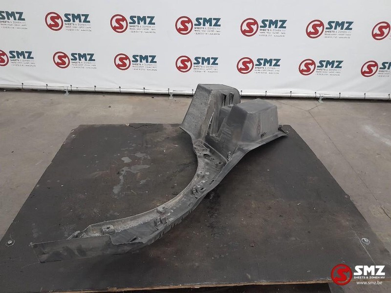 Renault Occ treeplankbehuizing rechts Renault T 82223396 - Door and parts for Truck: picture 4 Renault Occ treeplankbehuizing rechts Renault T 82223396 - Door and parts for Truck: picture 4