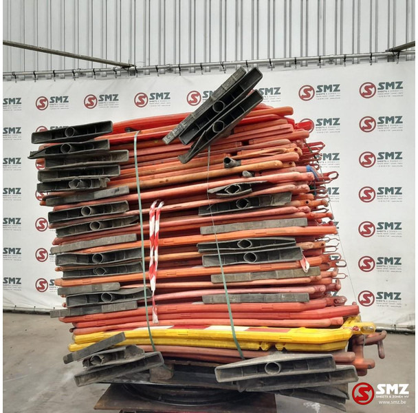 Diversen Occ lot diverse verkeersignalisatie - Spare parts for Truck: picture 1 Diversen Occ lot diverse verkeersignalisatie - Spare parts for Truck: picture 1
