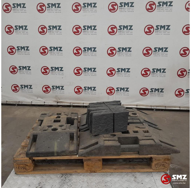 Diversen Occ lot steunvoeten verkeersborden - Spare parts for Truck: picture 2 Diversen Occ lot steunvoeten verkeersborden - Spare parts for Truck: picture 2