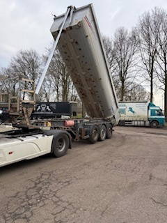 Schmitz Cargobull Stalen kipper 24 cub - Tipper semi-trailer: picture 1 Schmitz Cargobull Stalen kipper 24 cub - Tipper semi-trailer: picture 1