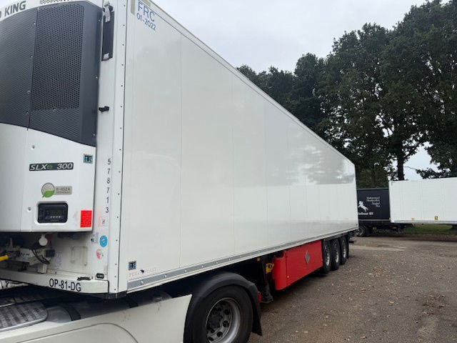Schmitz Cargobull Thermoking SLXe 300 weinig uren Laadklep Liftas - Refrigerator semi-trailer: picture 1 Schmitz Cargobull Thermoking SLXe 300 weinig uren Laadklep Liftas - Refrigerator semi-trailer: picture 1