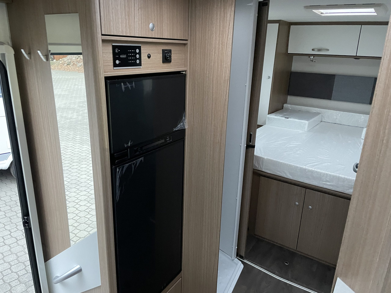 Semi-integrated motorhome CARADO T459 2022: picture 9