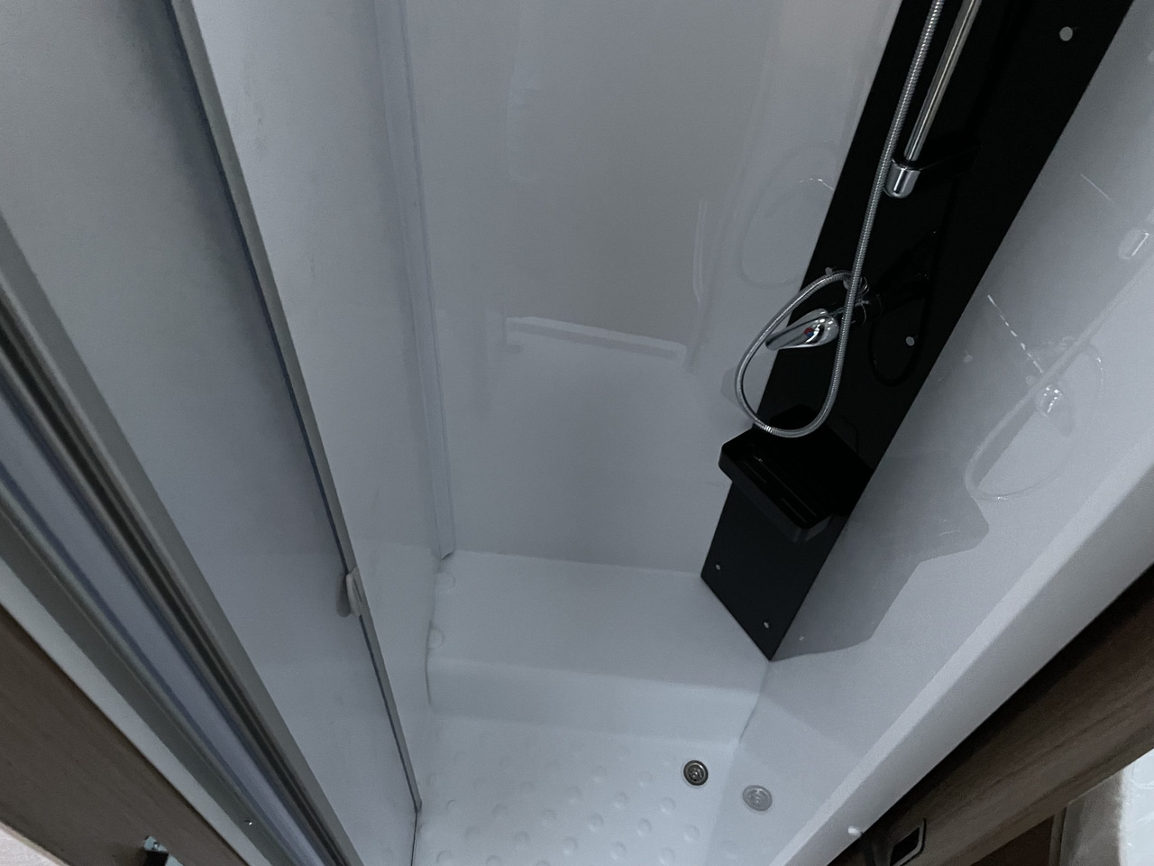 Semi-integrated motorhome CARADO T459 2022: picture 11