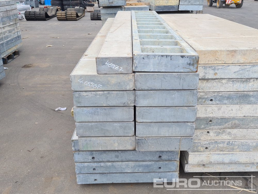 Asphalt machine 1m x 3m Concrete Shuttering (2 Bundles of), 0.45m x 3.5m Concrete Shuttering (1 Bundle of), 0.25m x 3.50m Concrete Shuttering (1 of): picture 11