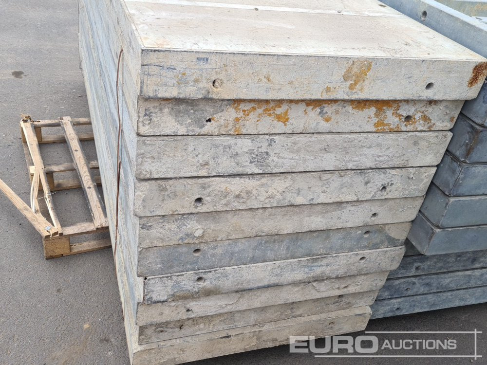 Asphalt machine 1m x 3m Concrete Shuttering (2 Bundles of), 0.45m x 3.5m Concrete Shuttering (1 Bundle of), 0.25m x 3.50m Concrete Shuttering (1 of): picture 9