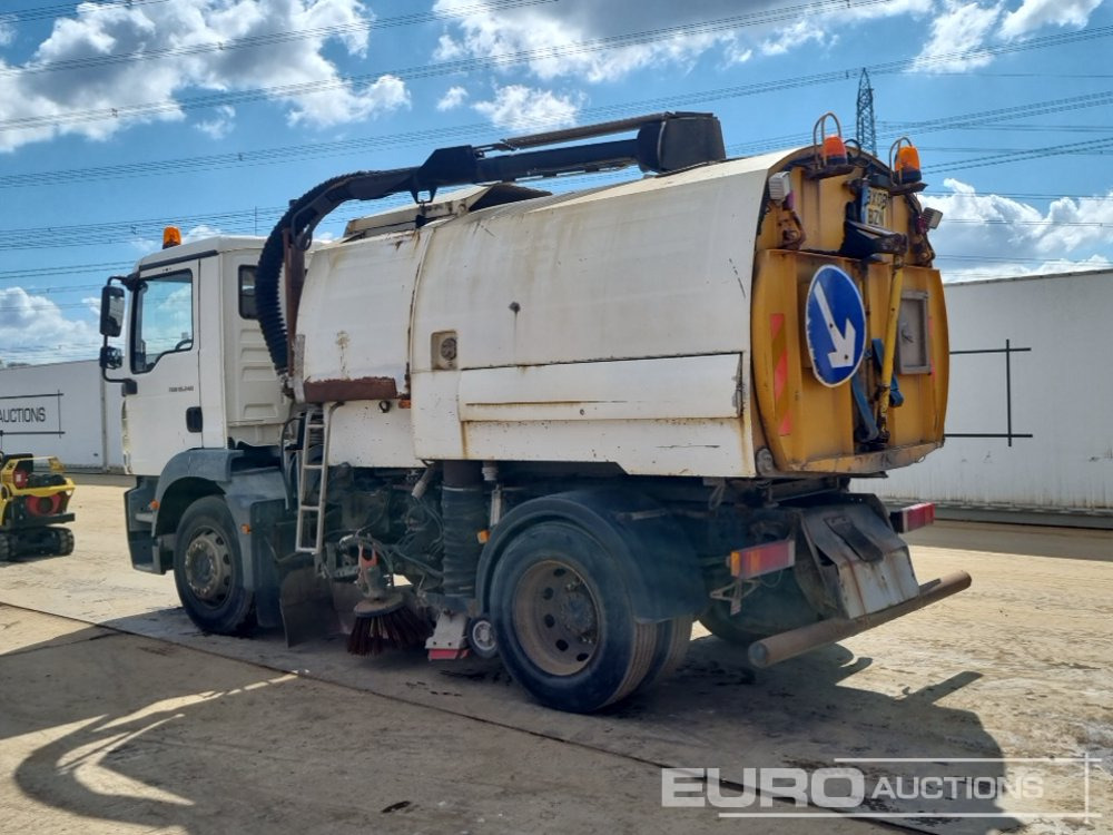 2008 MAN TGM18.240 - Road sweeper: picture 3 2008 MAN TGM18.240 - Road sweeper: picture 3