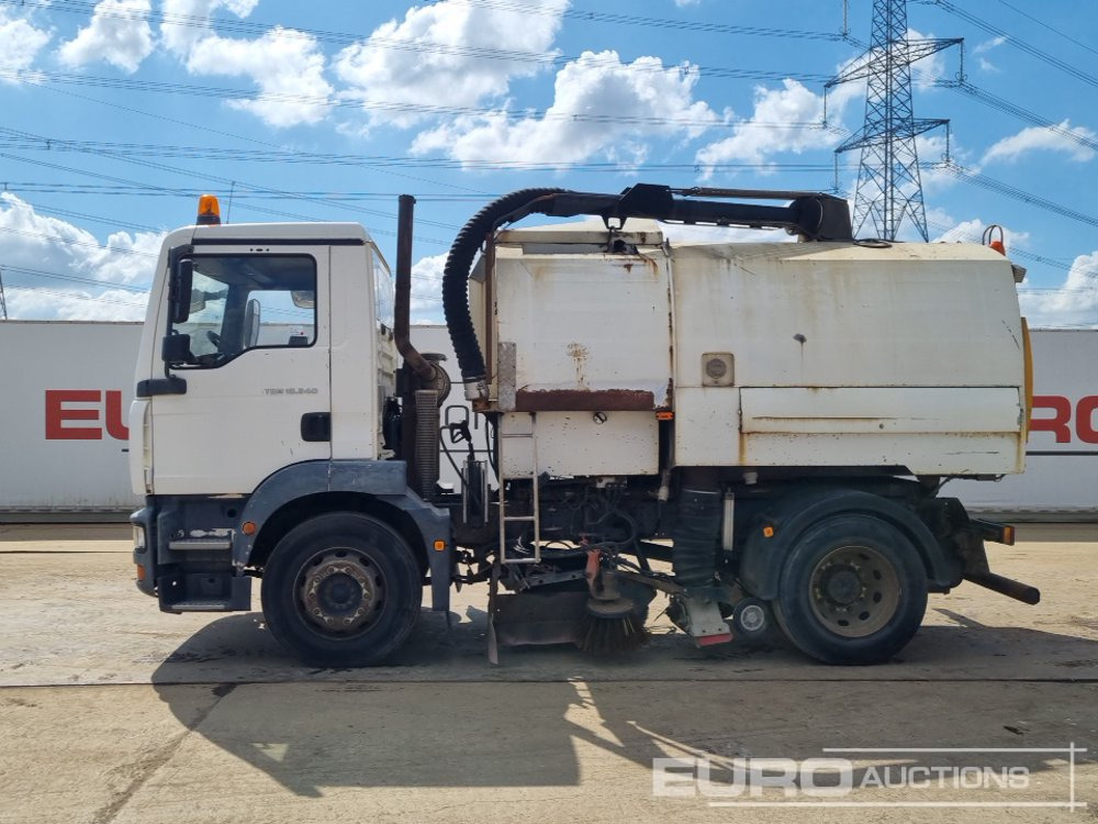 2008 MAN TGM18.240 - Road sweeper: picture 2 2008 MAN TGM18.240 - Road sweeper: picture 2