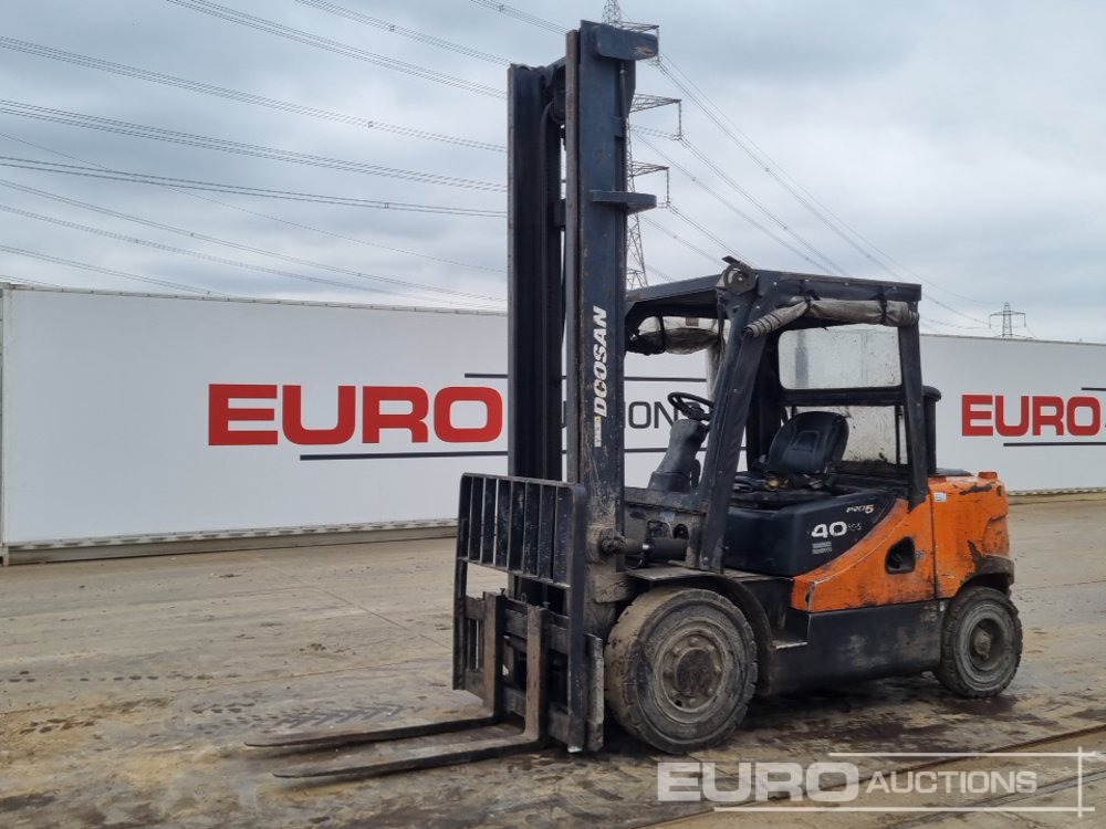 2010 Doosan Diesel Forklift, 2 Stage Mast, Side Shift, Forks - Forklift: picture 1 2010 Doosan Diesel Forklift, 2 Stage Mast, Side Shift, Forks - Forklift: picture 1