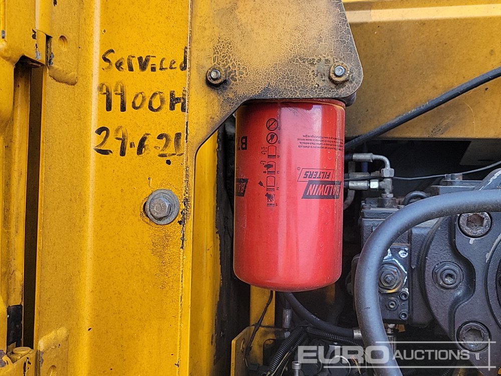 Crawler excavator 2011 JCB JS220LC: picture 35