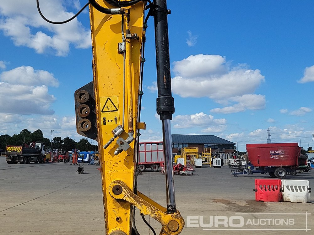 Crawler excavator 2011 JCB JS220LC: picture 23