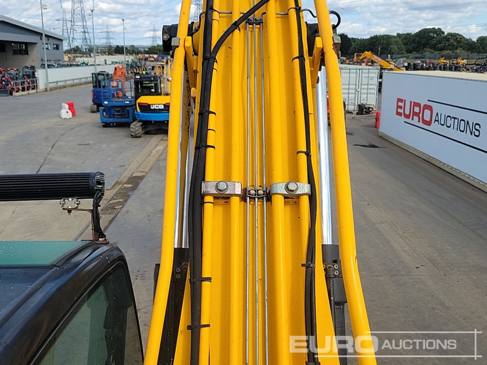 Crawler excavator 2011 JCB JS220LC: picture 41