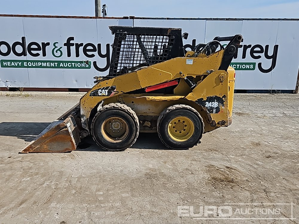 2012 CAT 242B3 - Skid steer loader: picture 2 2012 CAT 242B3 - Skid steer loader: picture 2