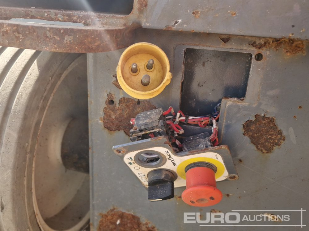 Aerial platform 2013 SkyJack SJ4632: picture 24