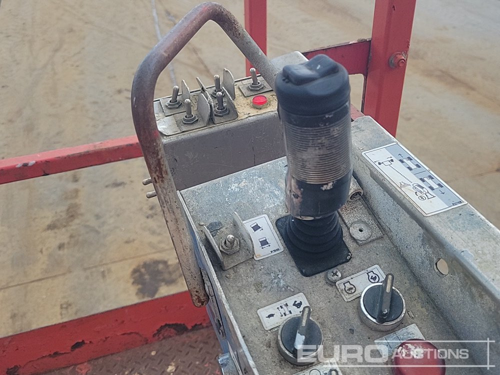 Aerial platform 2013 SkyJack SJ8841: picture 39