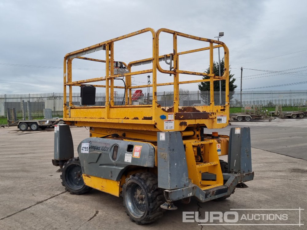 2014 Haulotte Compact 10DX - Aerial platform: picture 3 2014 Haulotte Compact 10DX - Aerial platform: picture 3
