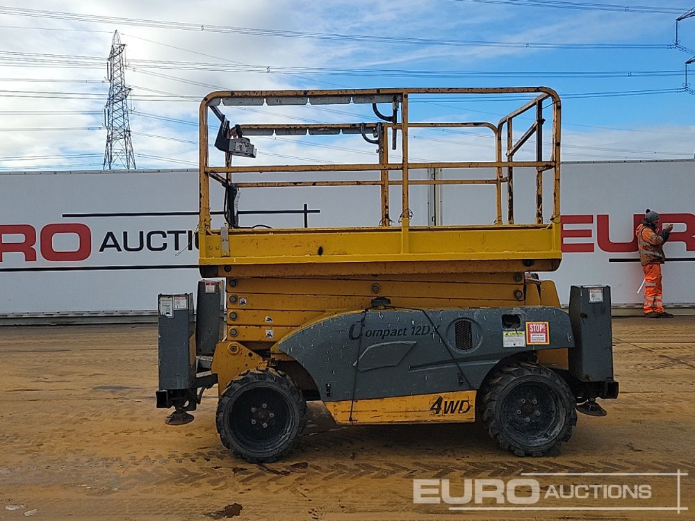 2014 Haulotte Compact 12DX - Aerial platform: picture 2 2014 Haulotte Compact 12DX - Aerial platform: picture 2