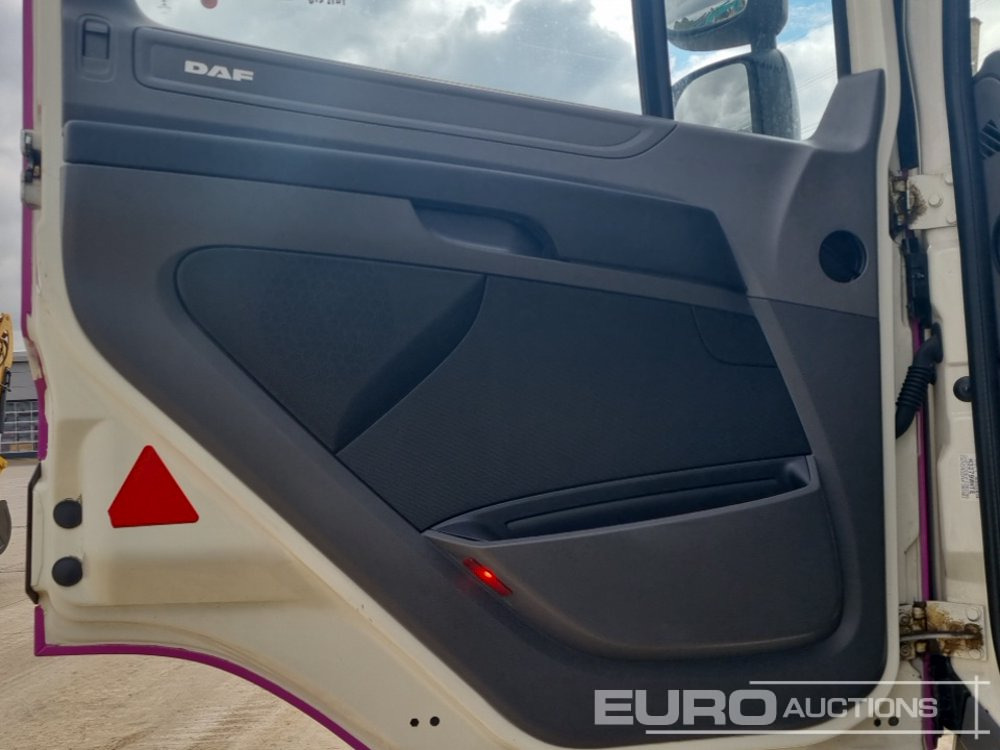 Curtainsider truck 2015 DAF CF250: picture 18
