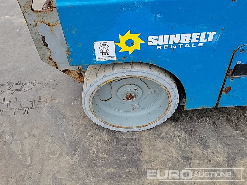 Aerial platform 2015 Genie GS2632: picture 12