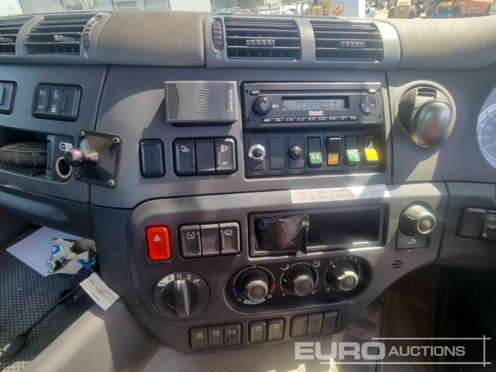 Dropside/ Flatbed truck for transportation of heavy machinery 2016 DAF 400: picture 37