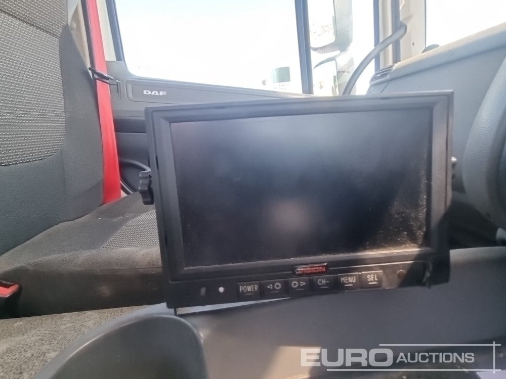 Dropside/ Flatbed truck for transportation of heavy machinery 2016 DAF 400: picture 39