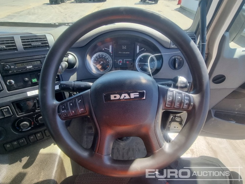 Dropside/ Flatbed truck for transportation of heavy machinery 2016 DAF 400: picture 36