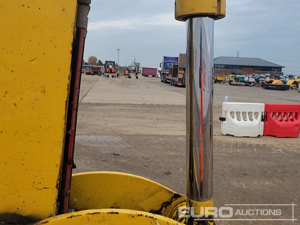 Mini excavator 2016 Komatsu PC55MR-3: picture 27