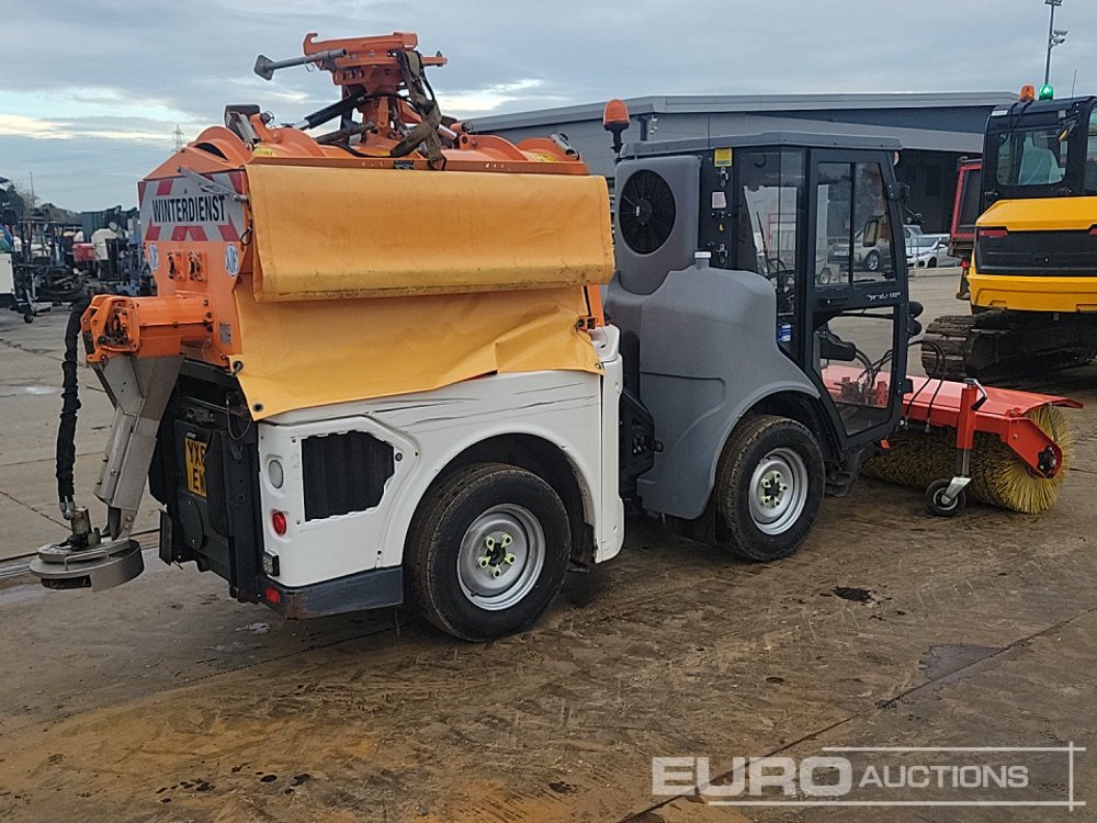 2017 Hako Citymaster 1600 4x2 Compact Gritter, Hydraulic Snow Plough & Sweeper Attachment, Reverse Camera, Automatic Gearbox (Reg. Docs. Available) - Road sweeper: picture 5 2017 Hako Citymaster 1600 4x2 Compact Gritter, Hydraulic Snow Plough & Sweeper Attachment, Reverse Camera, Automatic Gearbox (Reg. Docs. Available) - Road sweeper: picture 5