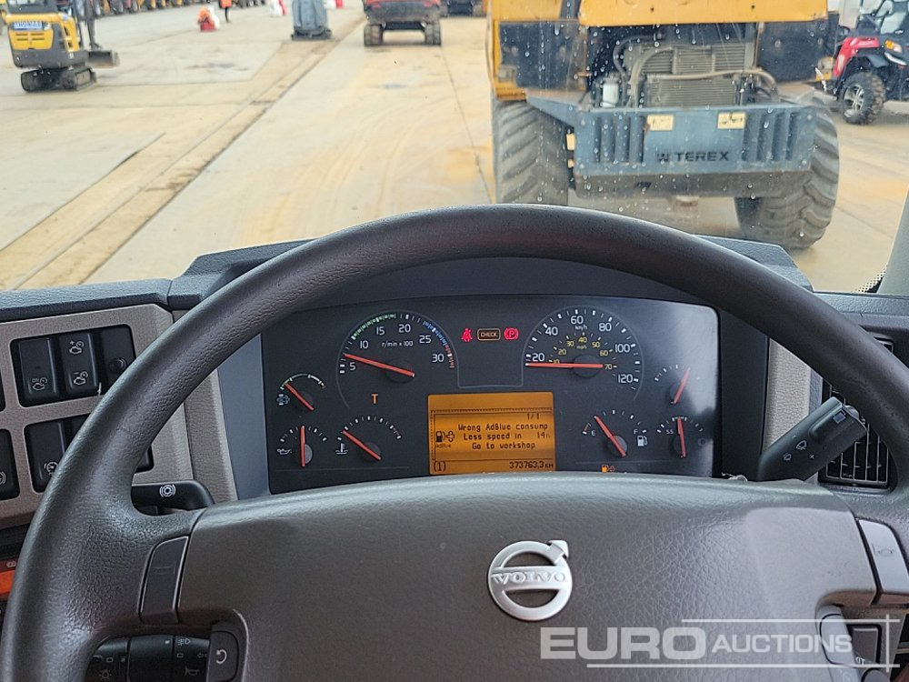 Curtainsider truck 2017 Volvo FL210: picture 28