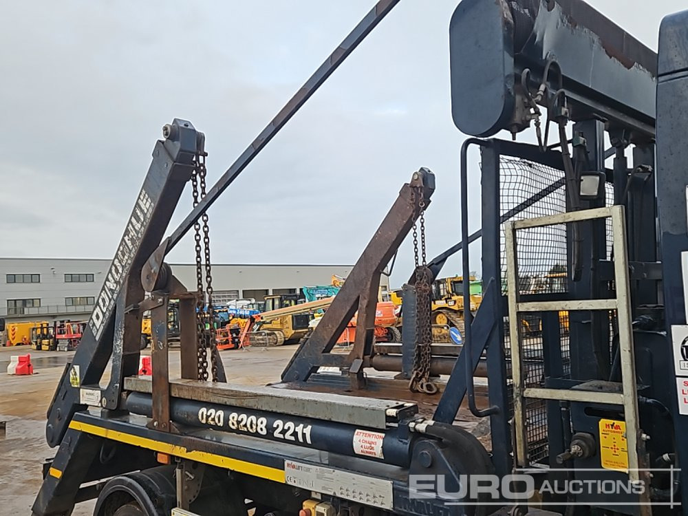 Skip loader truck 2018 Volvo FL210: picture 13