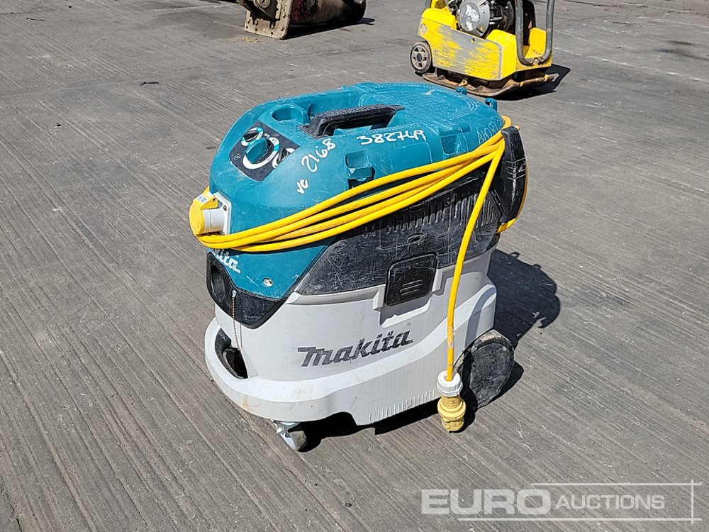 2217 Makita 110Volt Industrial Vacuum Cleaner - Construction equipment: picture 1 2217 Makita 110Volt Industrial Vacuum Cleaner - Construction equipment: picture 1