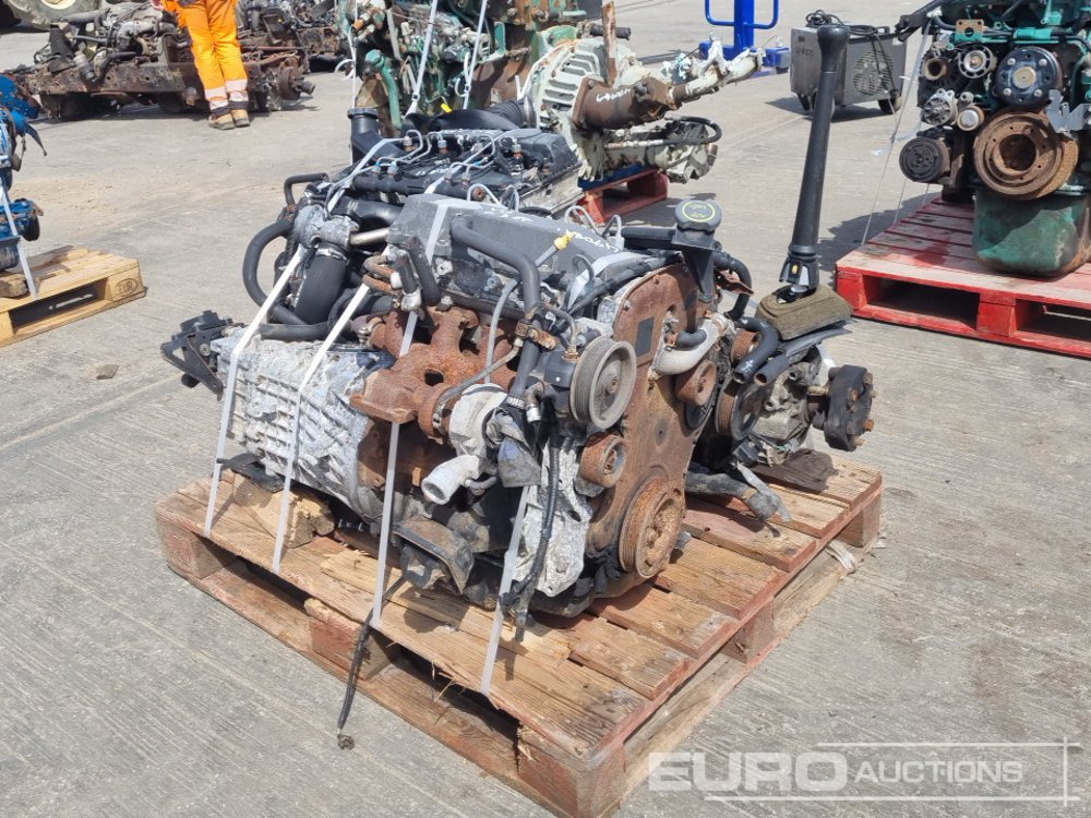 4 Cylinder Engine, Gearbox (2 of) - Engine: picture 3 4 Cylinder Engine, Gearbox (2 of) - Engine: picture 3