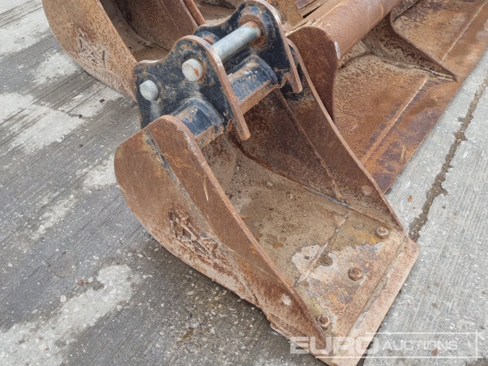 Bucket 48" Ditching, 18", 12", 12", 10" Digging Bucket 30-40mm Pin to suit Mini Excavator: picture 12