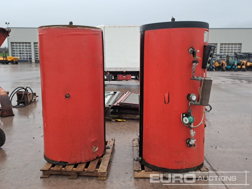 600 Litre Insulated Water Tank (2 of) & Pumps - Construction equipment: picture 3 600 Litre Insulated Water Tank (2 of) & Pumps - Construction equipment: picture 3