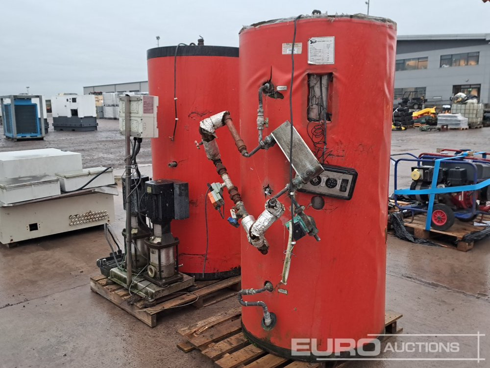 600 Litre Insulated Water Tank (2 of) & Pumps - Construction equipment: picture 1 600 Litre Insulated Water Tank (2 of) & Pumps - Construction equipment: picture 1