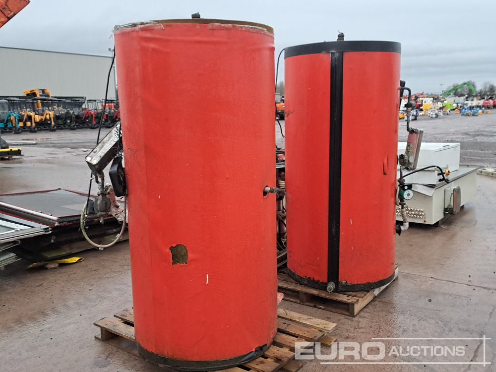 600 Litre Insulated Water Tank (2 of) & Pumps - Construction equipment: picture 2 600 Litre Insulated Water Tank (2 of) & Pumps - Construction equipment: picture 2