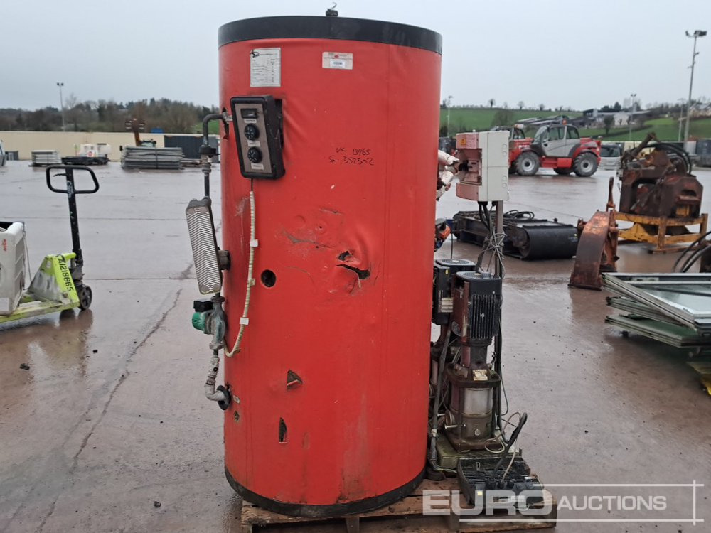 600 Litre Insulated Water Tank (2 of) & Pumps - Construction equipment: picture 5 600 Litre Insulated Water Tank (2 of) & Pumps - Construction equipment: picture 5