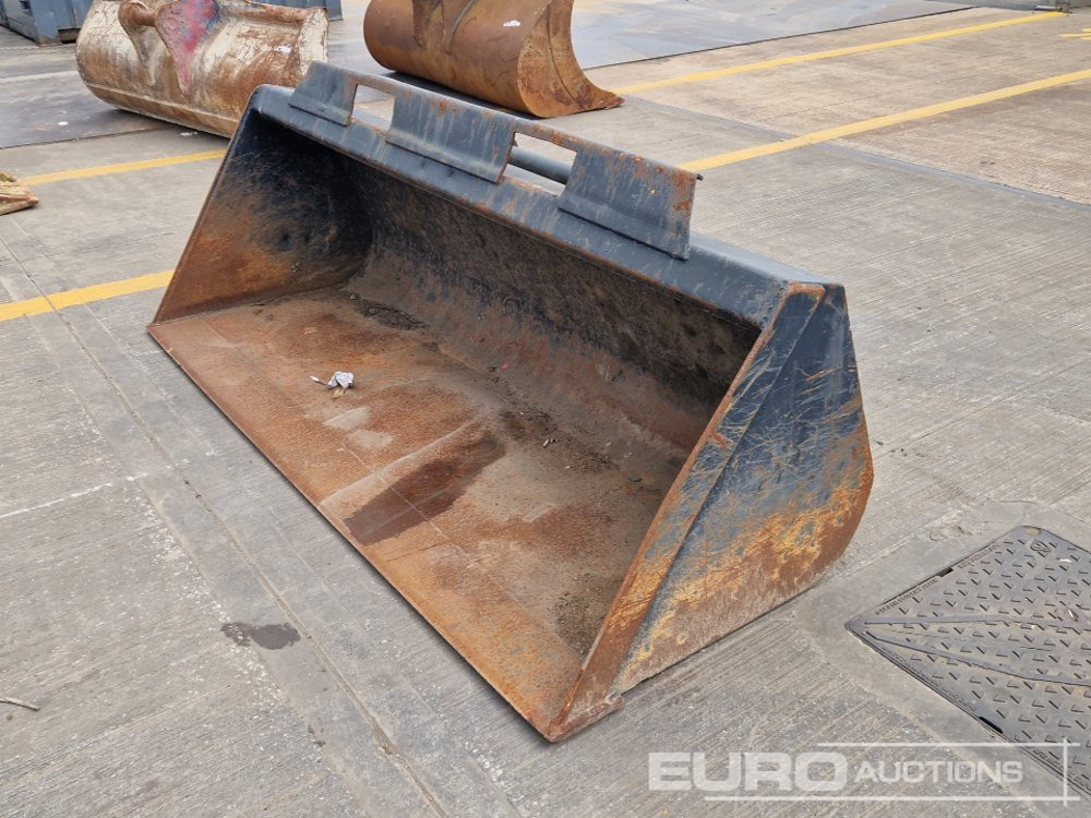 92" Loading Bucket to suit Manitou Telehandler - Bucket: picture 3 92" Loading Bucket to suit Manitou Telehandler - Bucket: picture 3