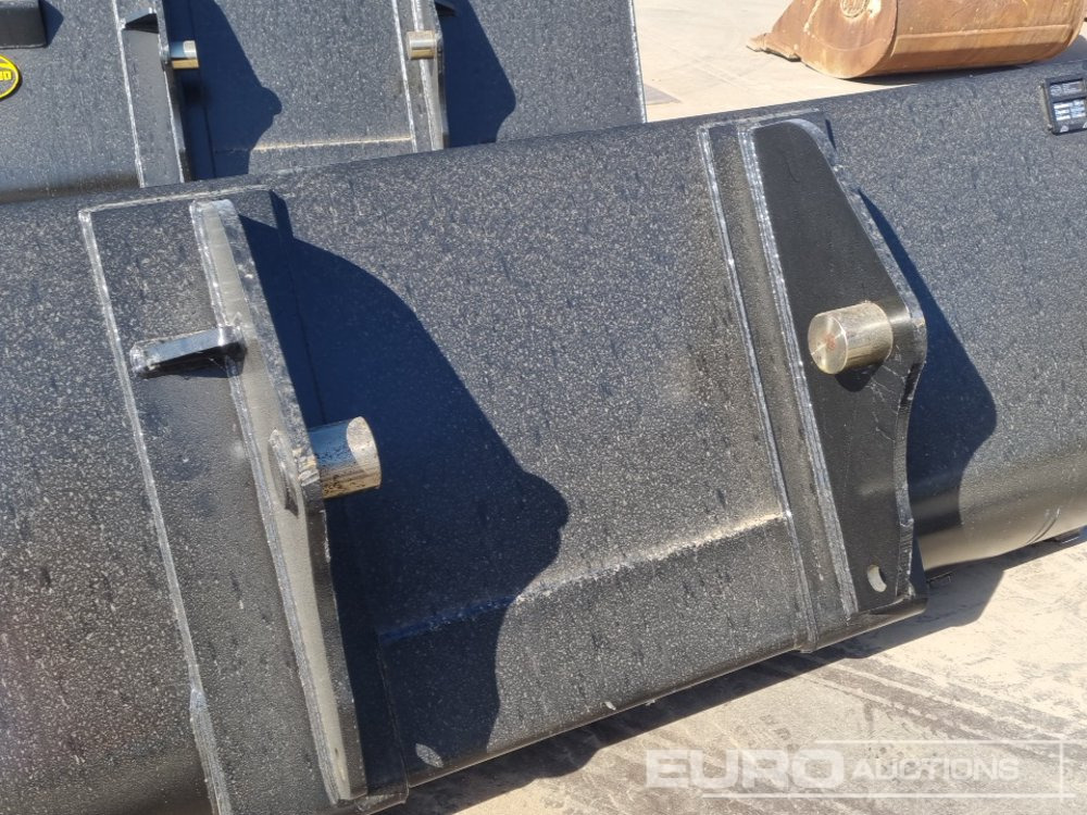 Agricultural machinery Unused Strickland 90" Loading Bucket to suit Manitou Telehandler: picture 12