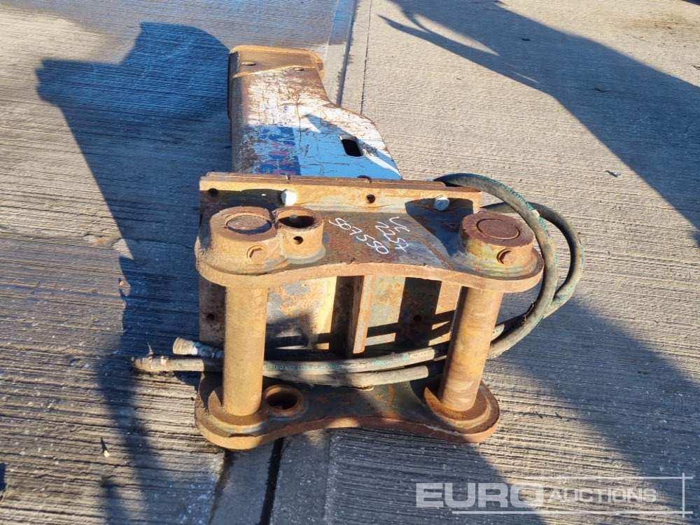 Bretec M15 - Hydraulic hammer: picture 4 Bretec M15 - Hydraulic hammer: picture 4