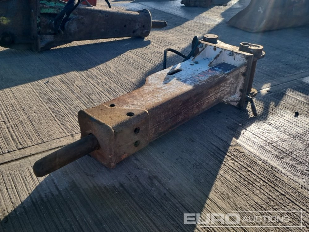 Bretec M15 - Hydraulic hammer: picture 1 Bretec M15 - Hydraulic hammer: picture 1