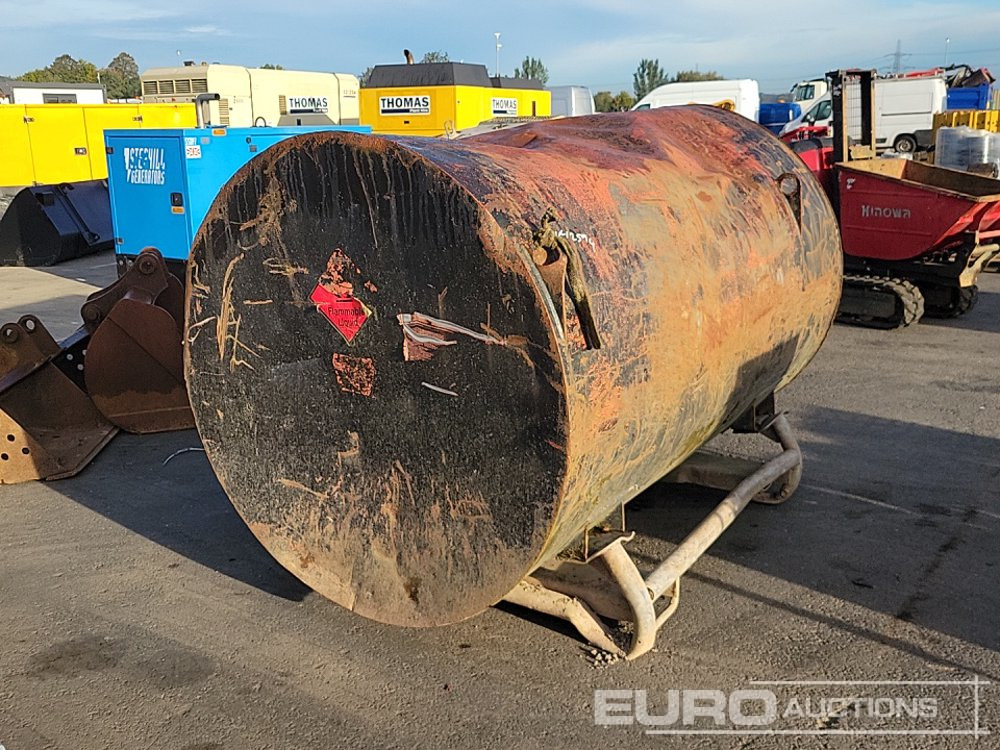 Bunded Fuel Bowser, Manual Pump - Storage tank: picture 1 Bunded Fuel Bowser, Manual Pump - Storage tank: picture 1