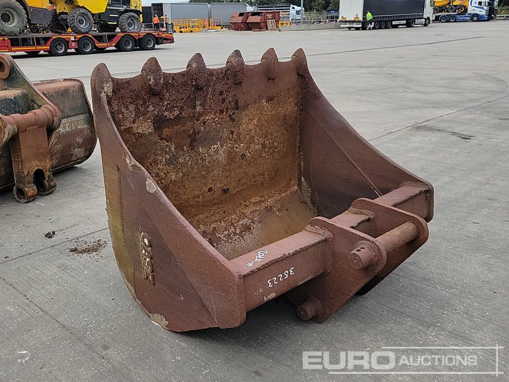 Case 60" Digging Bucket 80mm Pin to suit 20 Ton Excavator - Bucket: picture 3 Case 60" Digging Bucket 80mm Pin to suit 20 Ton Excavator - Bucket: picture 3