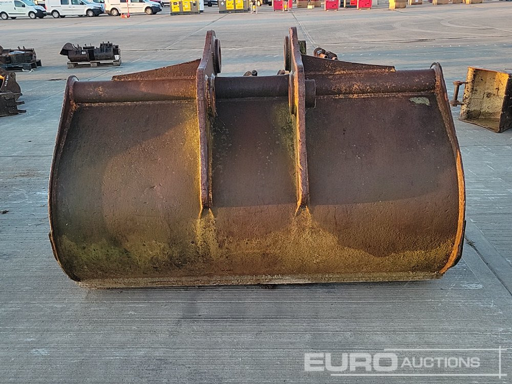 Case 64" Clay Digging Bucket 90mm Pin to suit 30 Ton Excavator - Bucket: picture 4 Case 64" Clay Digging Bucket 90mm Pin to suit 30 Ton Excavator - Bucket: picture 4